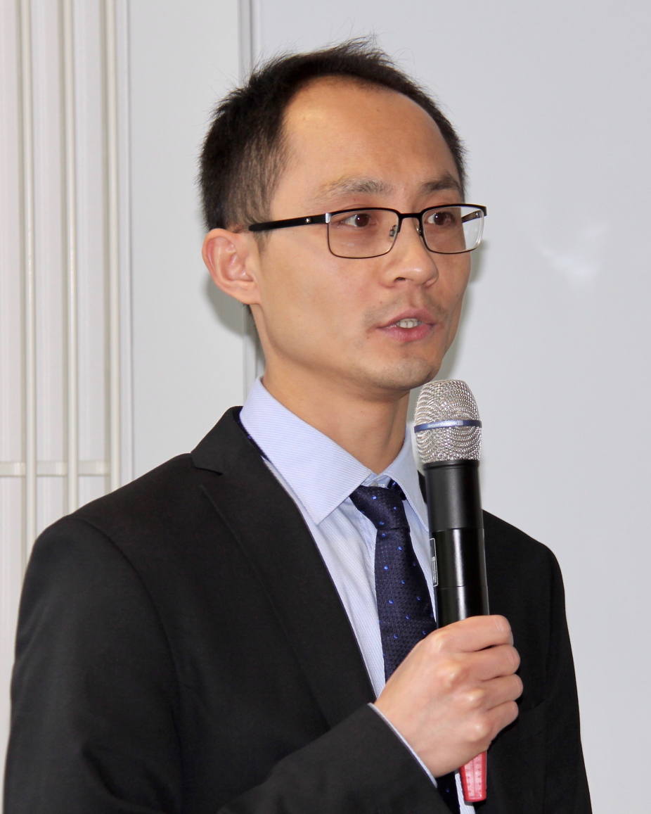 [Photo] Winner of the EAB Industry Award 2017: Zhenhua Feng