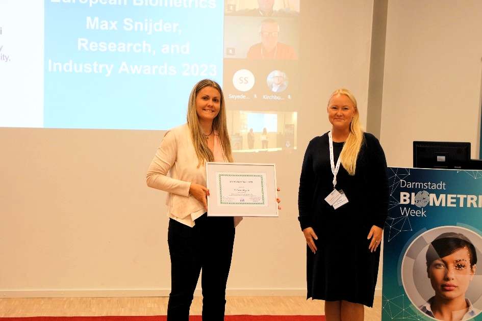 [Photo] Winner of the Max-Snijder-Award Victoria Mingote Bueno together with EAB chair Fr&oslash;y L&oslash;v&aring;sdal