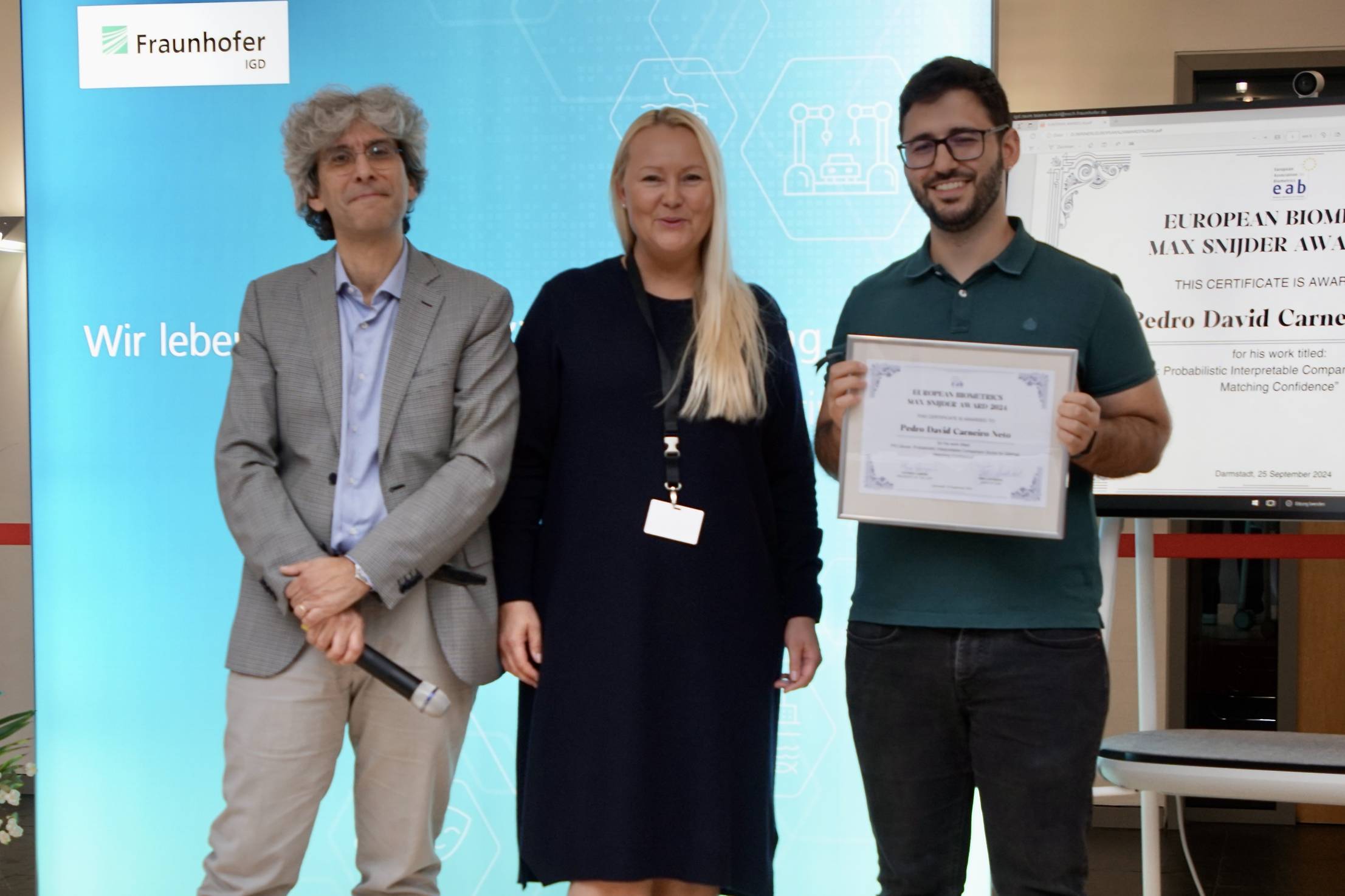 [Photo] Winner of the Max-Snijder-Award Pedro Carneiro Neto together with Chairman of the Award Committee Prof. Patrizio Campisi and Chairperson of the European Association for Biometrics Fr&oslash;y L&oslash;v&aring;sdal.